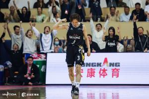 开云中国网站-能否FMVP？杨力维13中8&amp;4记三分 砍下20分另有1板2断助队夺冠