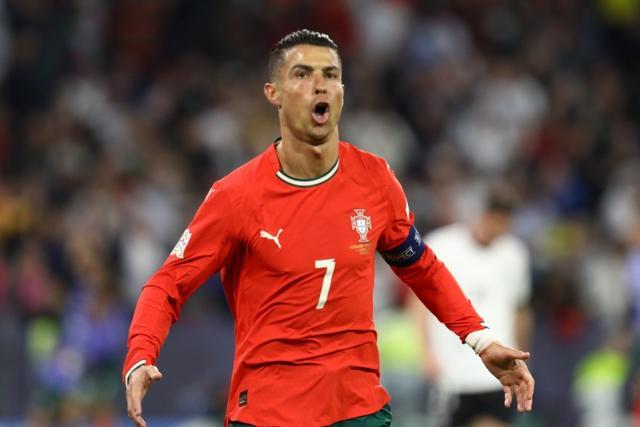 开云体育网址-C罗超越梅西！成为世预赛历史射手榜第二，距离第一还差2球！