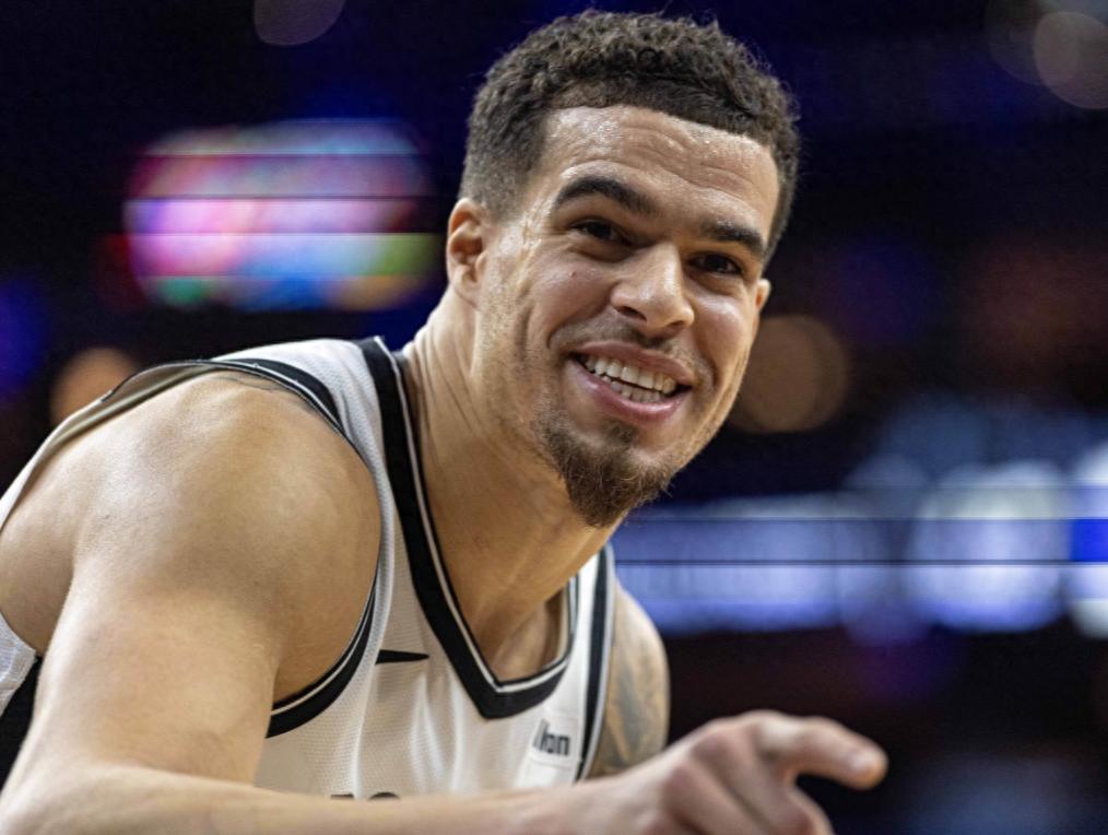 开云体育网址-都说你2亿太贵,如今场均26+7成巨星,绝杀公牛,勇士要出手了